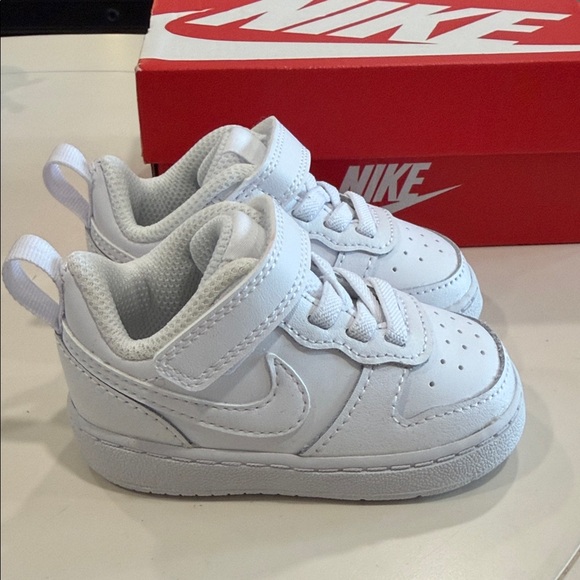 Nike Kids White Court Borough Velcro Sneakers 4c - Picture 7 of 8